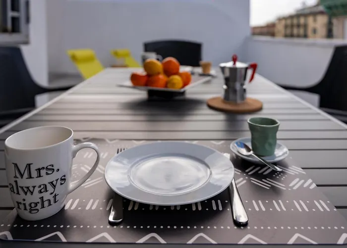 Rooftop Terrace - Your Oasis In The 나폴리